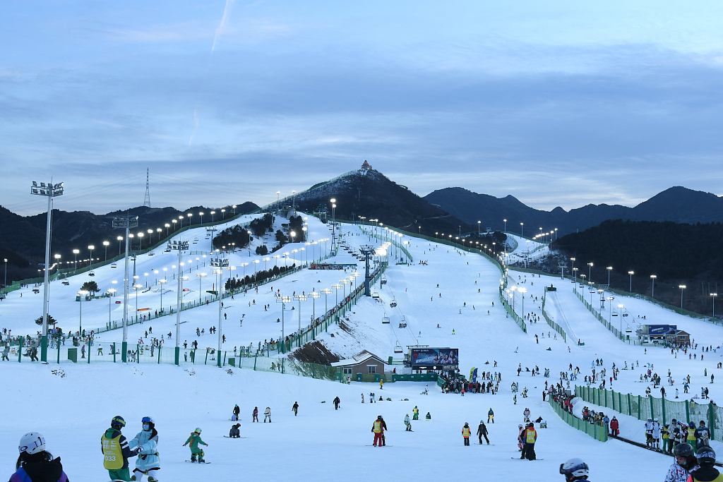 密云南山滑雪场夜景.
